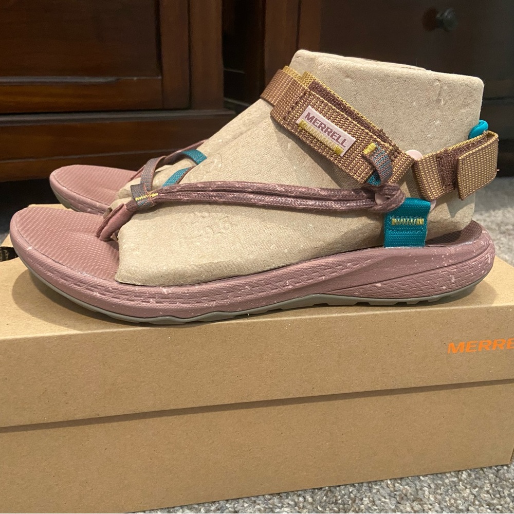 Never worn Bravada Cord Wrap Merrell Sandals. Women’s size 9.